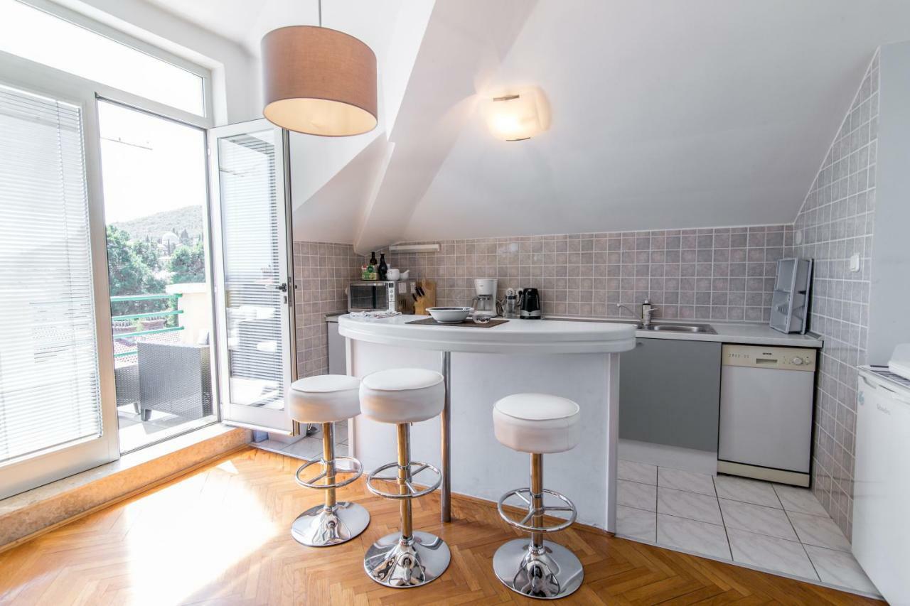 Astro Hungarian Villa: Penthouse with Green Beach Views Opatija Exterior photo